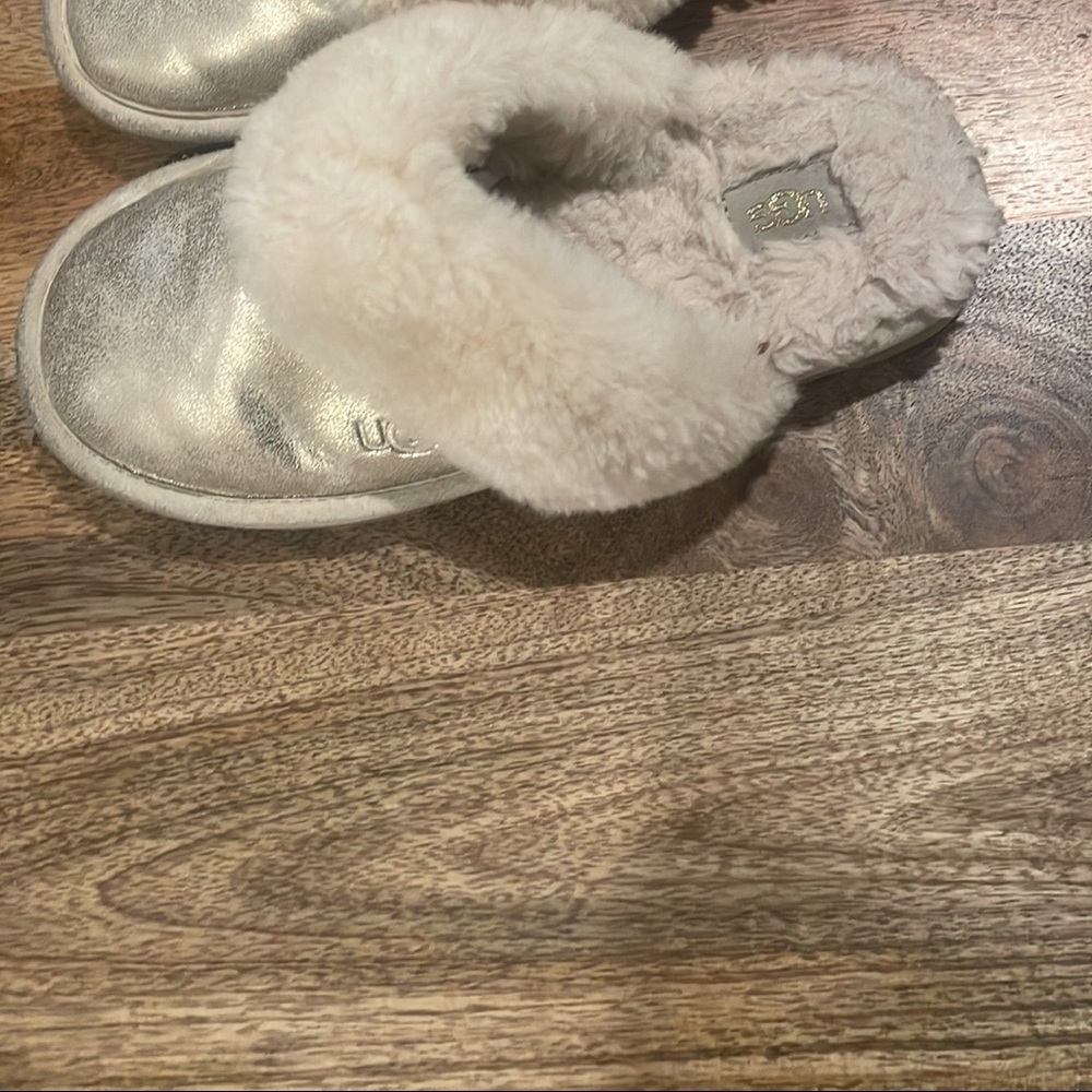 Size 3 silver UGGs, still in good condition